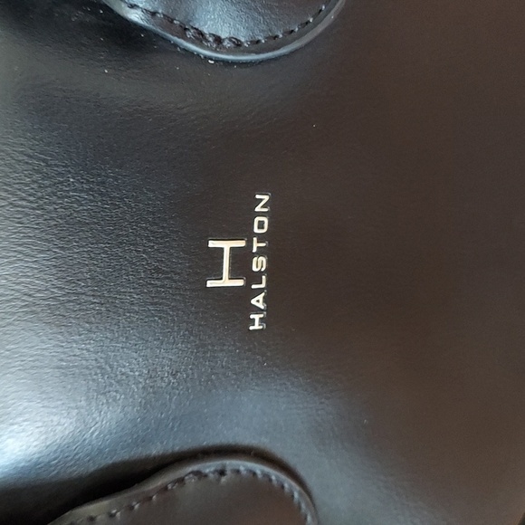 Halston purse. Size- 13,5x9x5 - Picture 2 of 8